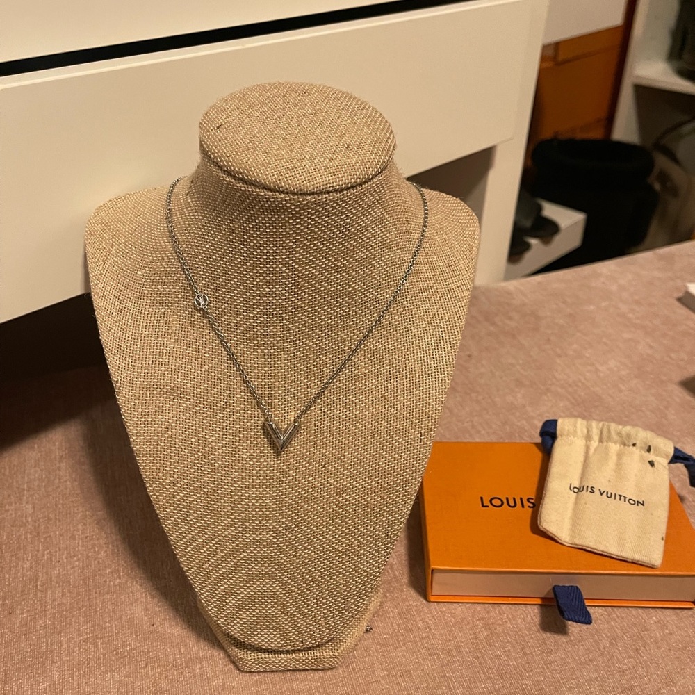 Louis Vuitton necklace V